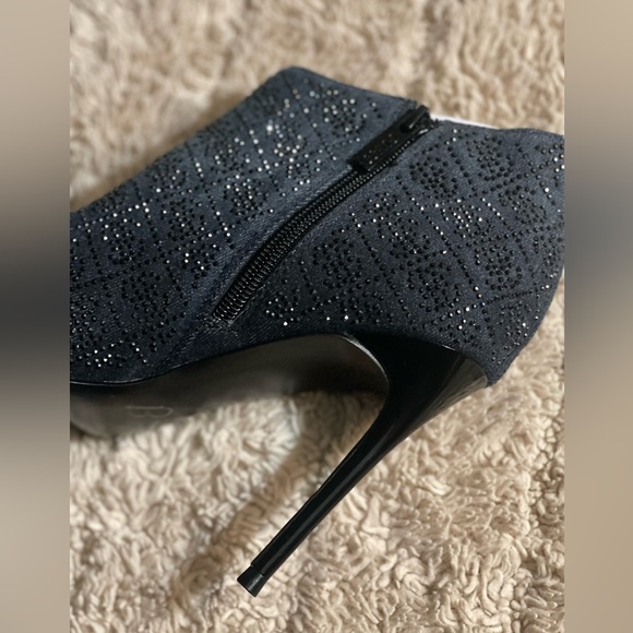 Guess Navy Rhinestone embellished stiletto Heel ankle Booties NEW size 7.5 - Picture 6 of 9